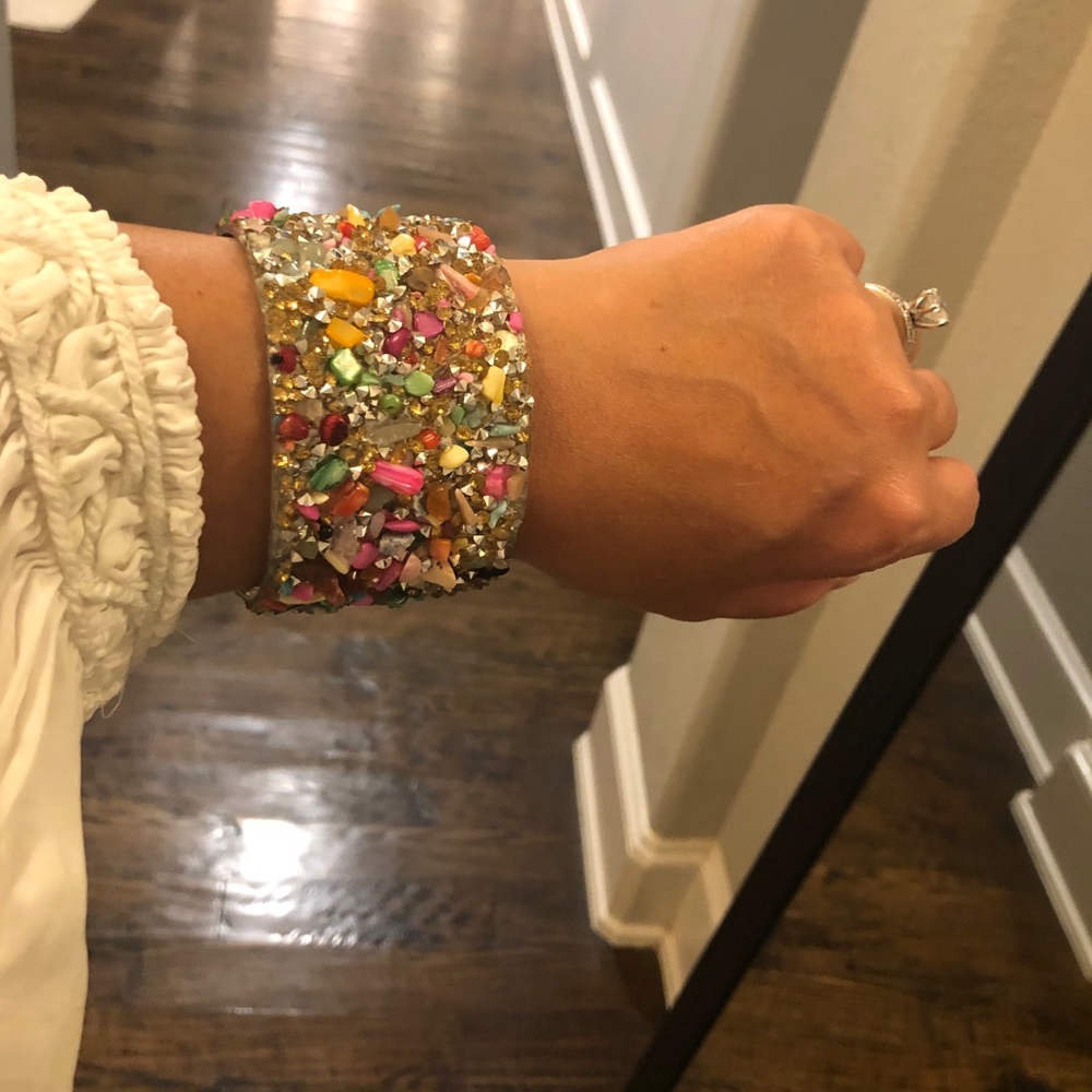 🌸 NWT 2.75” Beautiful and Colorful Statement Bracelet 🌸 - Picture 4 of 7